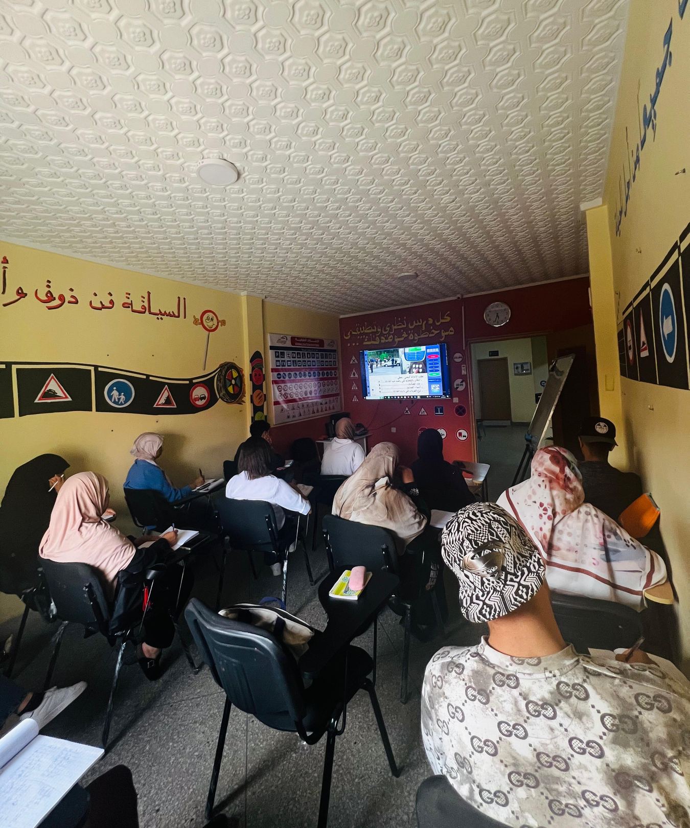 Cours de code de la route en salle à l'auto-école AFRA DRIVER, Ouarzazate